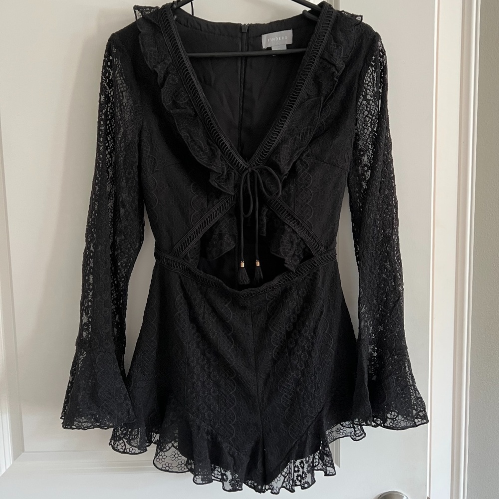 FINDERS- long sleeve black romper - size XS - NEVER WORN